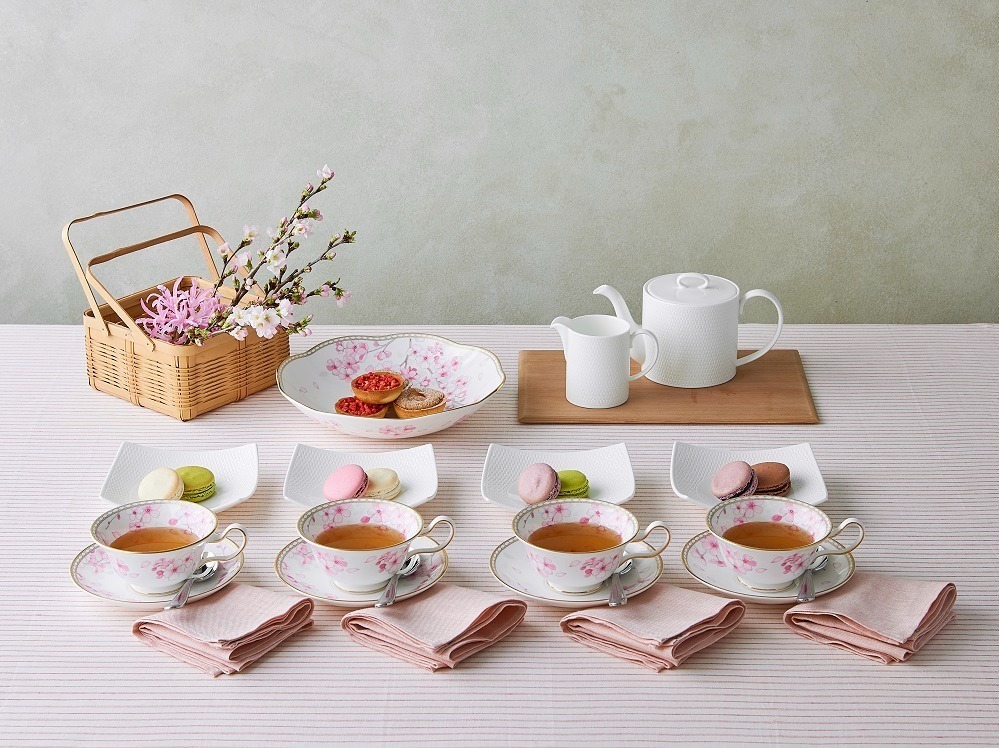 ウェッジウッド“桜の花びら”を描いた「スプリング ブロッサム