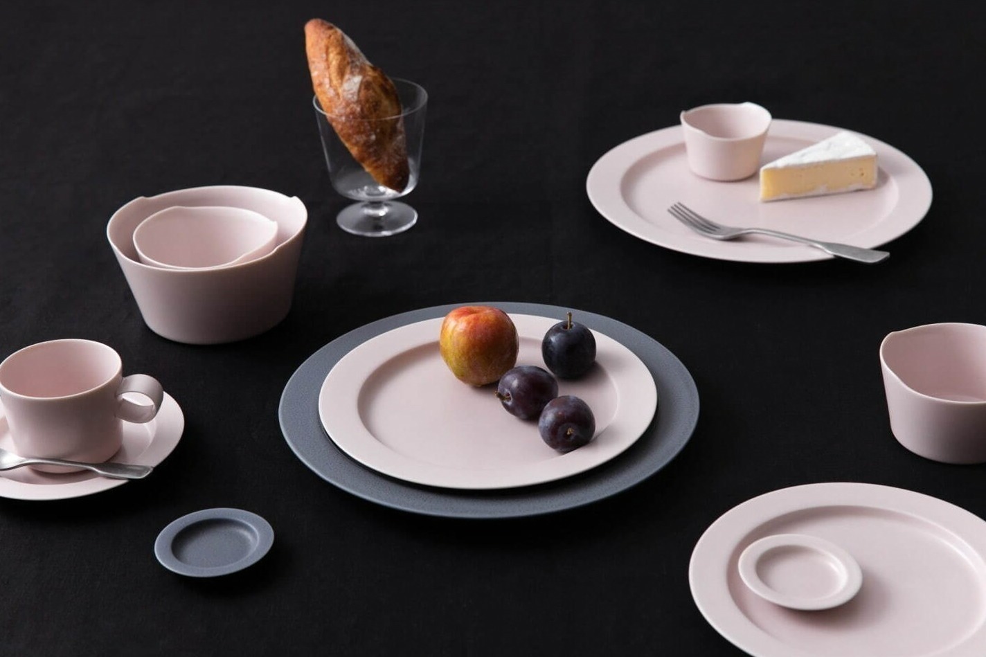 ユミコ イイホシ ポーセリンの食器「アンジュール」に新色“さくら雲