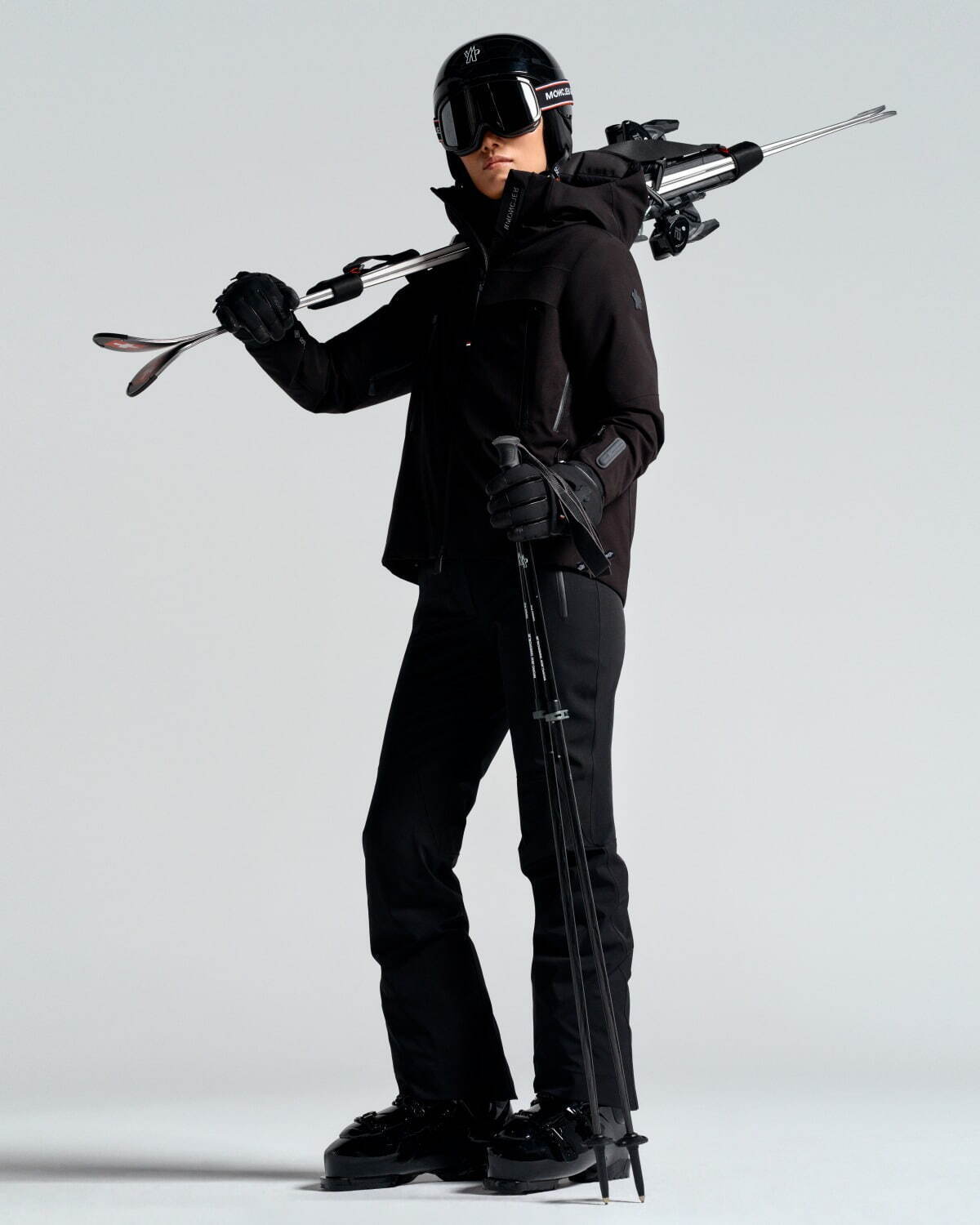 モンクレール グルノーブルの高機能スキーウェア、鮮やか“蛍光オレンジ