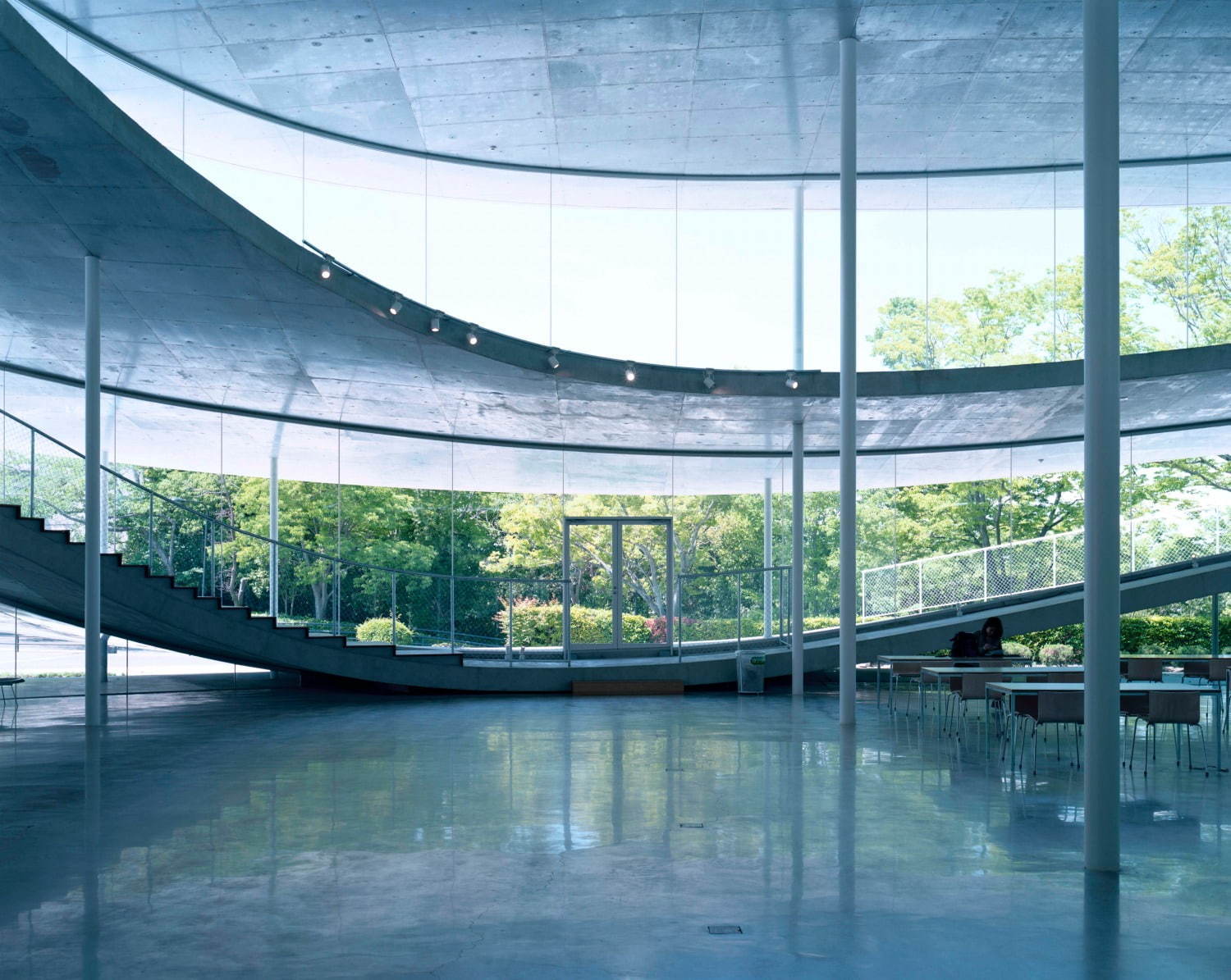 映画『建築と時間と妹島和世』“丘”のような校舎が建つまでの