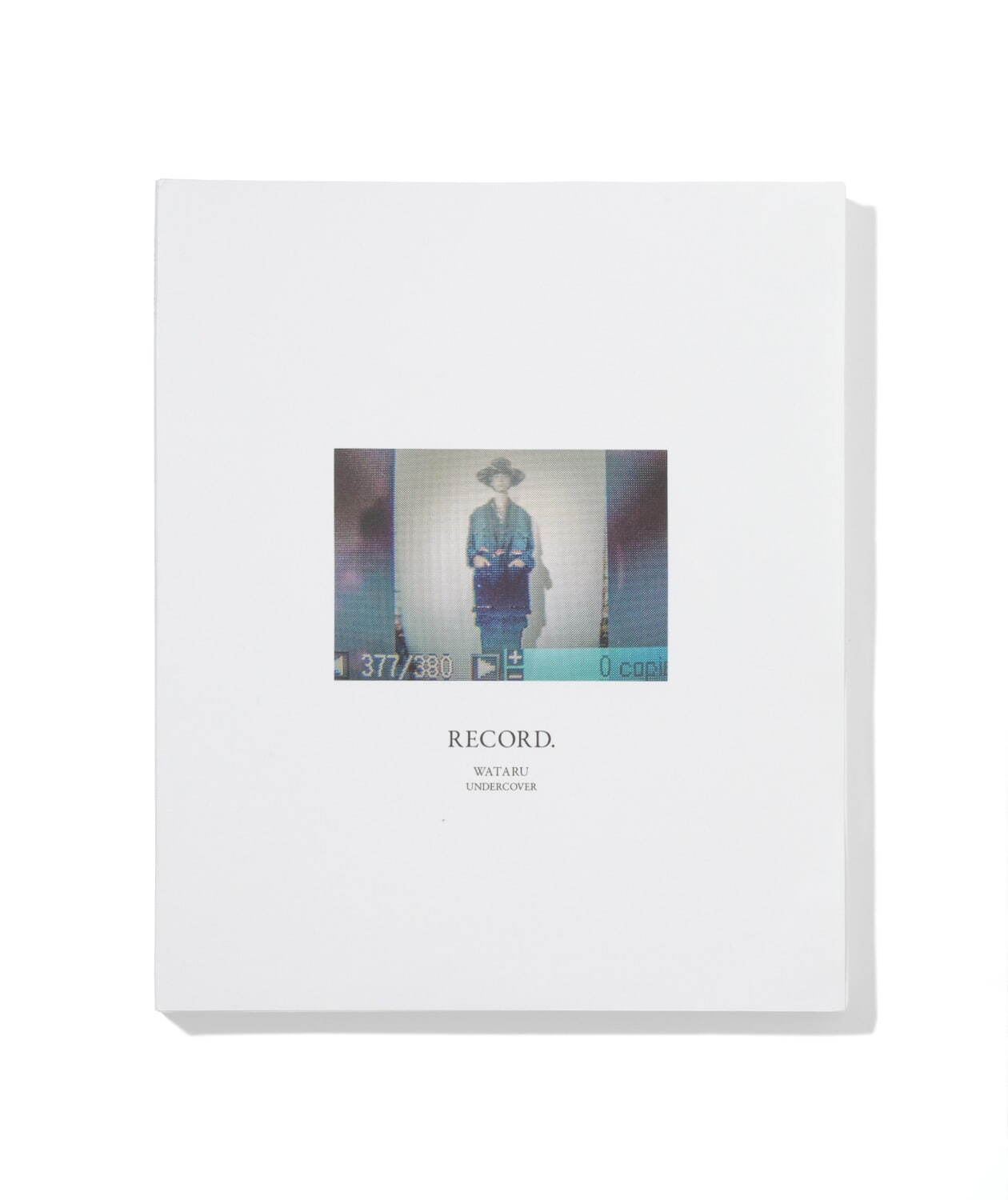 アンダーカバー新作写真集『レコード.』“ショーの舞台裏”やアトリエの