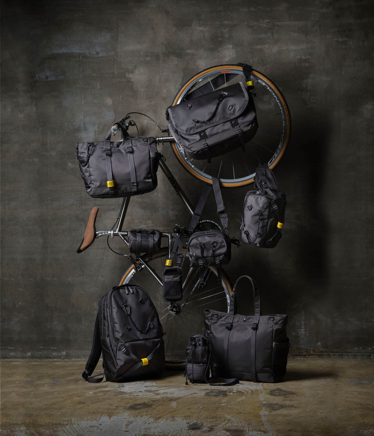 POTR新作「ライド」自転車など“移動時”に特化した3WAYロールバッグや