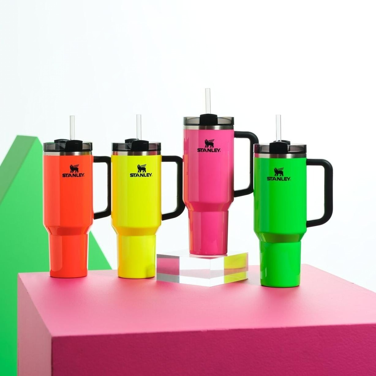 スタンレー“ネオンカラー”のハンドル付きタンブラー「H2.0 真空スリム