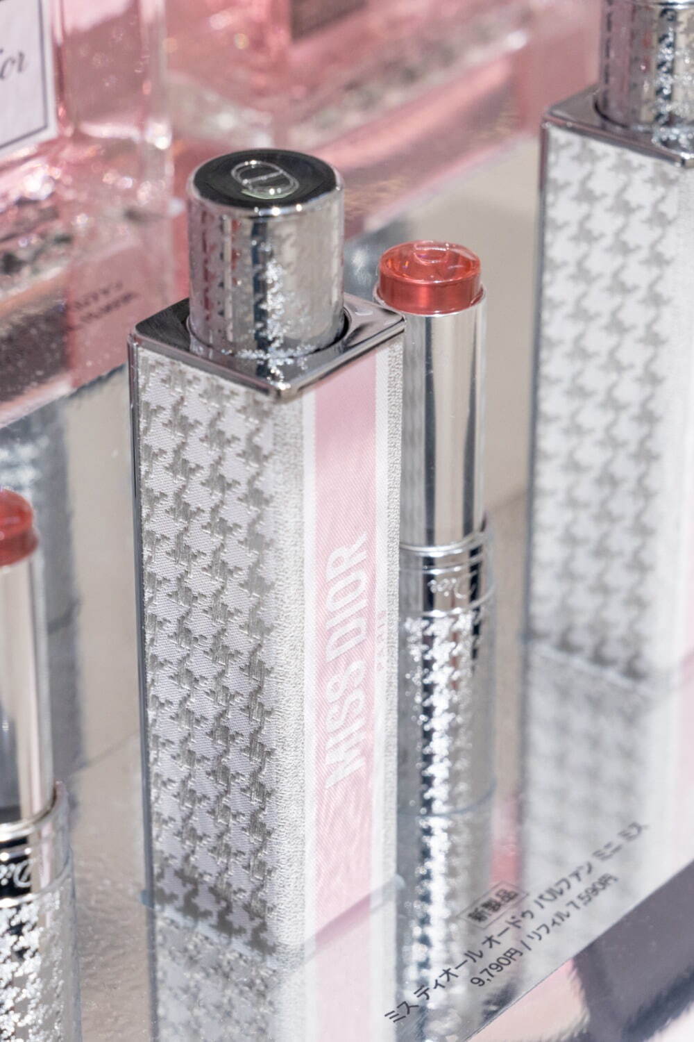 ディオール 魔法のトランク」限定イベントが新宿伊勢丹で、“千鳥格子柄