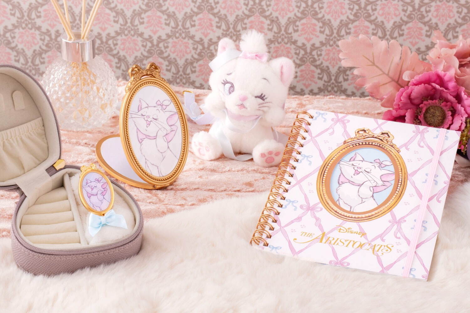 東京ディズニーリゾート「マリー」主役のグッズ、ポンポン付き猫耳