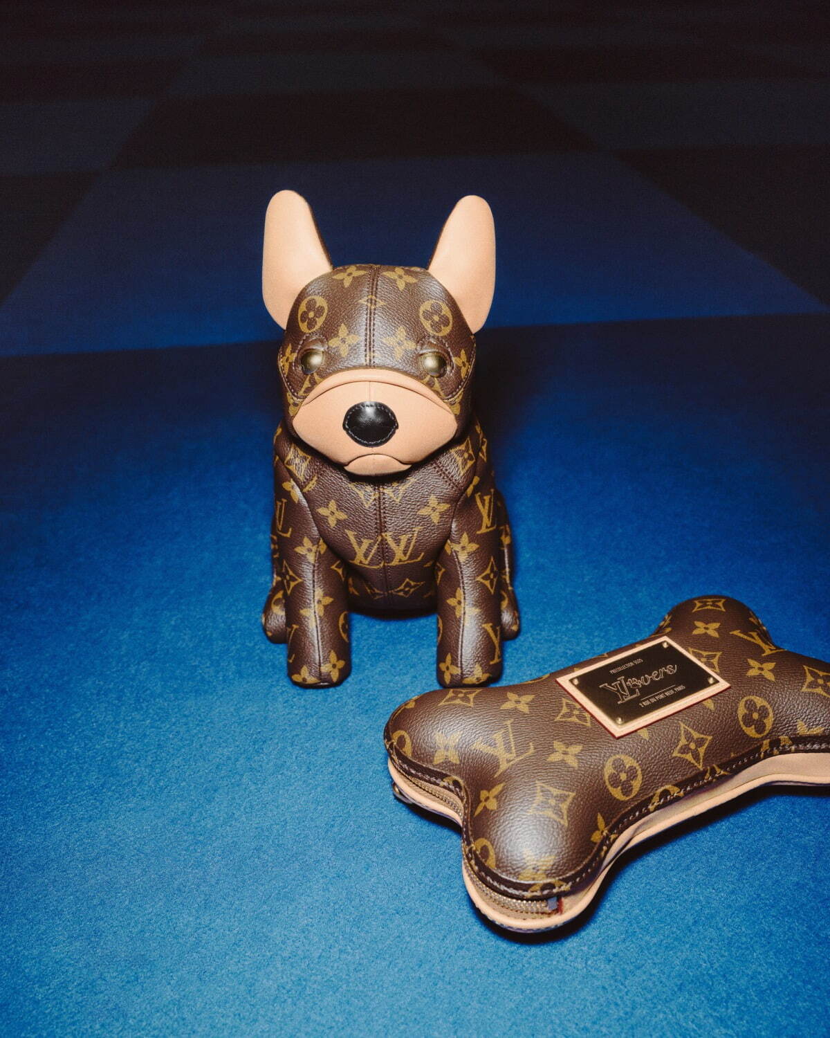 ルイ・ヴィトン“犬型”立体バッグなど新作メンズバッグ、モノグラム