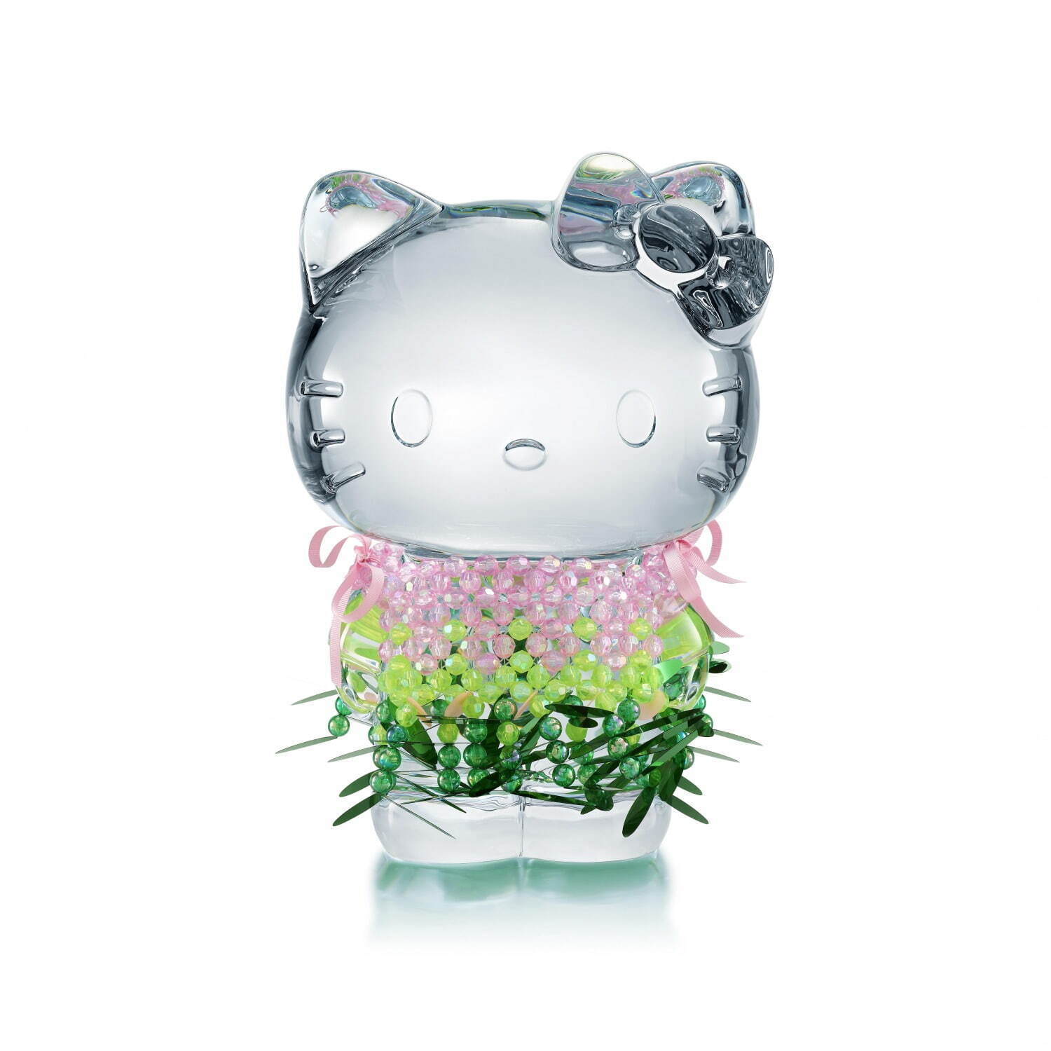 バカラ×ハローキティのクリスタルオーナメント、大地や水を表現した