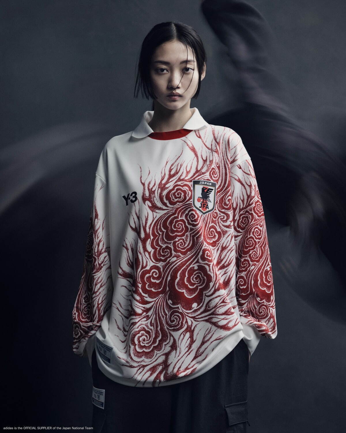 Y-3×サッカー日本代表“炎”テーマのユニフォーム、ホームはダーク
