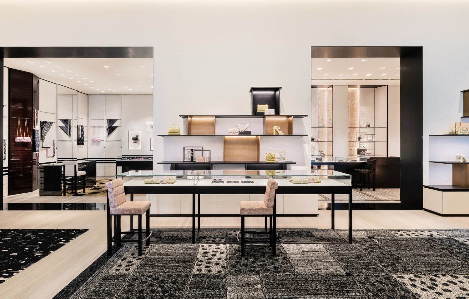 シャネルの“国内最大級”新ブティック、福岡天神のワンビルにオープン