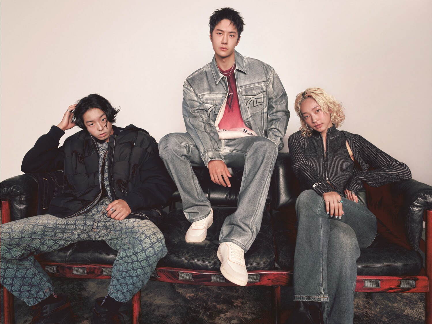 カモメマークデニム”のエヴィスから「家紋」モチーフ＆タペストリー柄