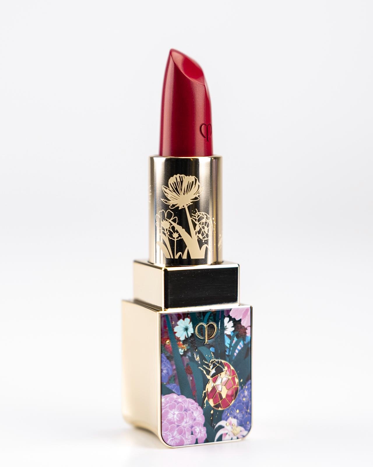 クレ・ド・ポー ボーテ25年クリスマスコスメ第1弾、“花や動物”描いた