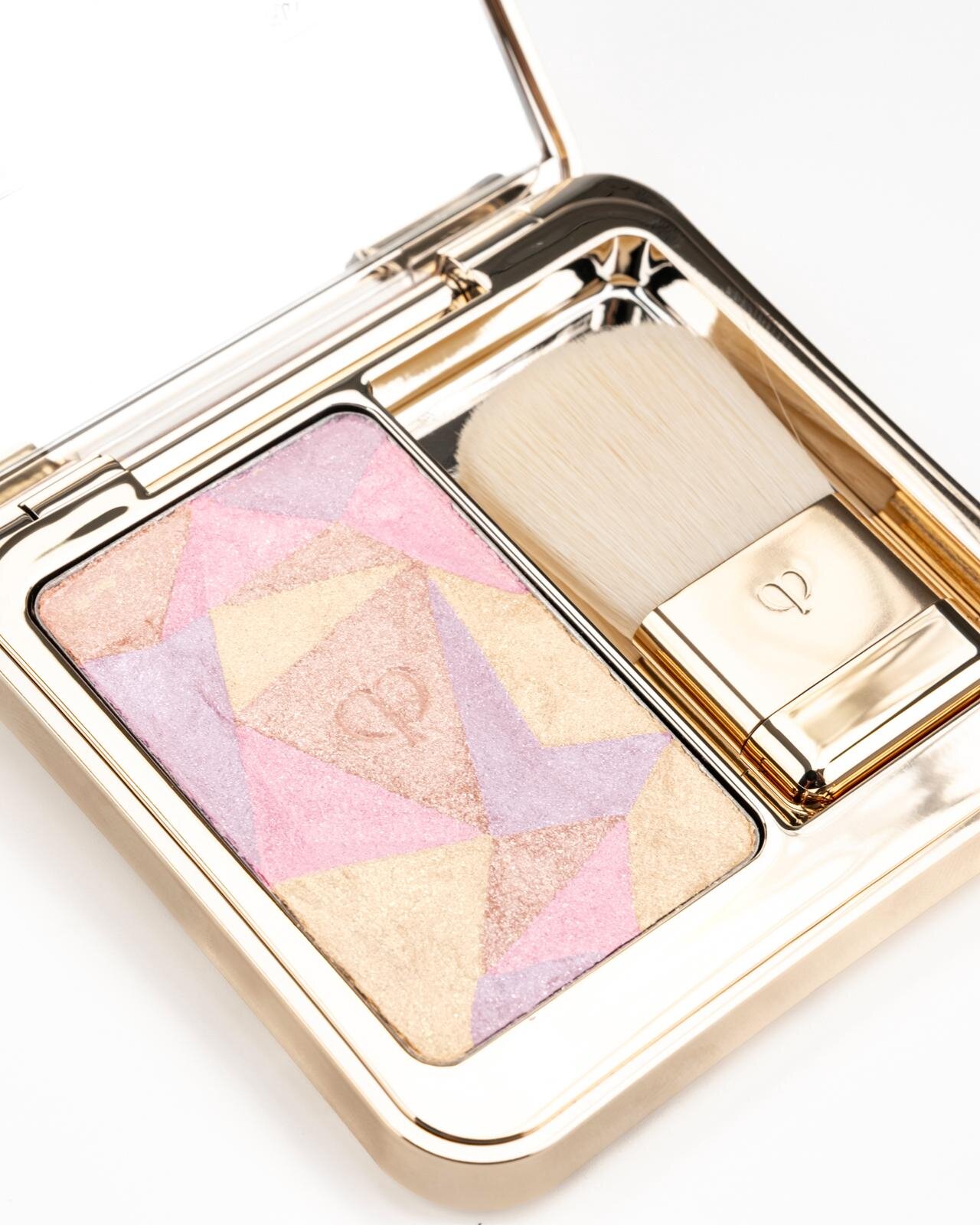 クレ・ド・ポー ボーテ25年クリスマスコスメ第2弾、“神秘的な動物”描い