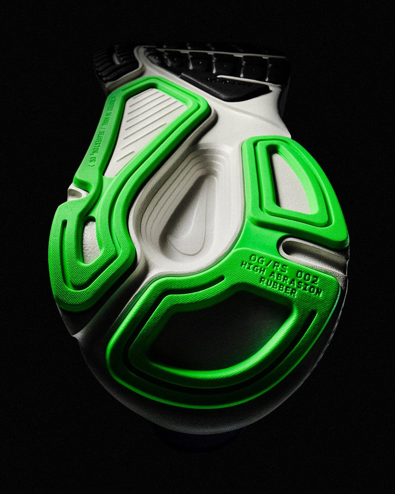 ナイキ“足をホールドする”ランニングシューズ「ストラクチャー プラス