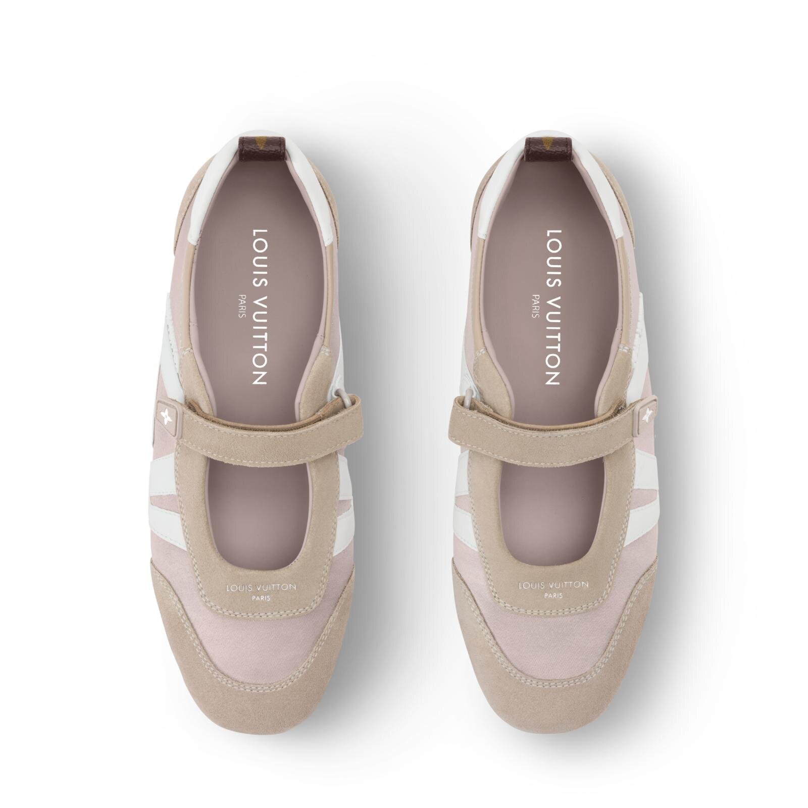 ルイ・ヴィトンのバレエシューズ×スニーカー「LV」サイドロゴのメリー
