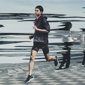 ナイキラボ×アンダーカバー「GYAKUSOU」新作アイテム、シックで未来的