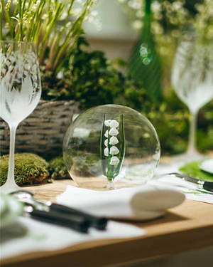 ディオール メゾンから“スズラン”モチーフの食器や雑貨、新作「リリー