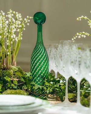 ディオール メゾンから“スズラン”モチーフの食器や雑貨、新作「リリー