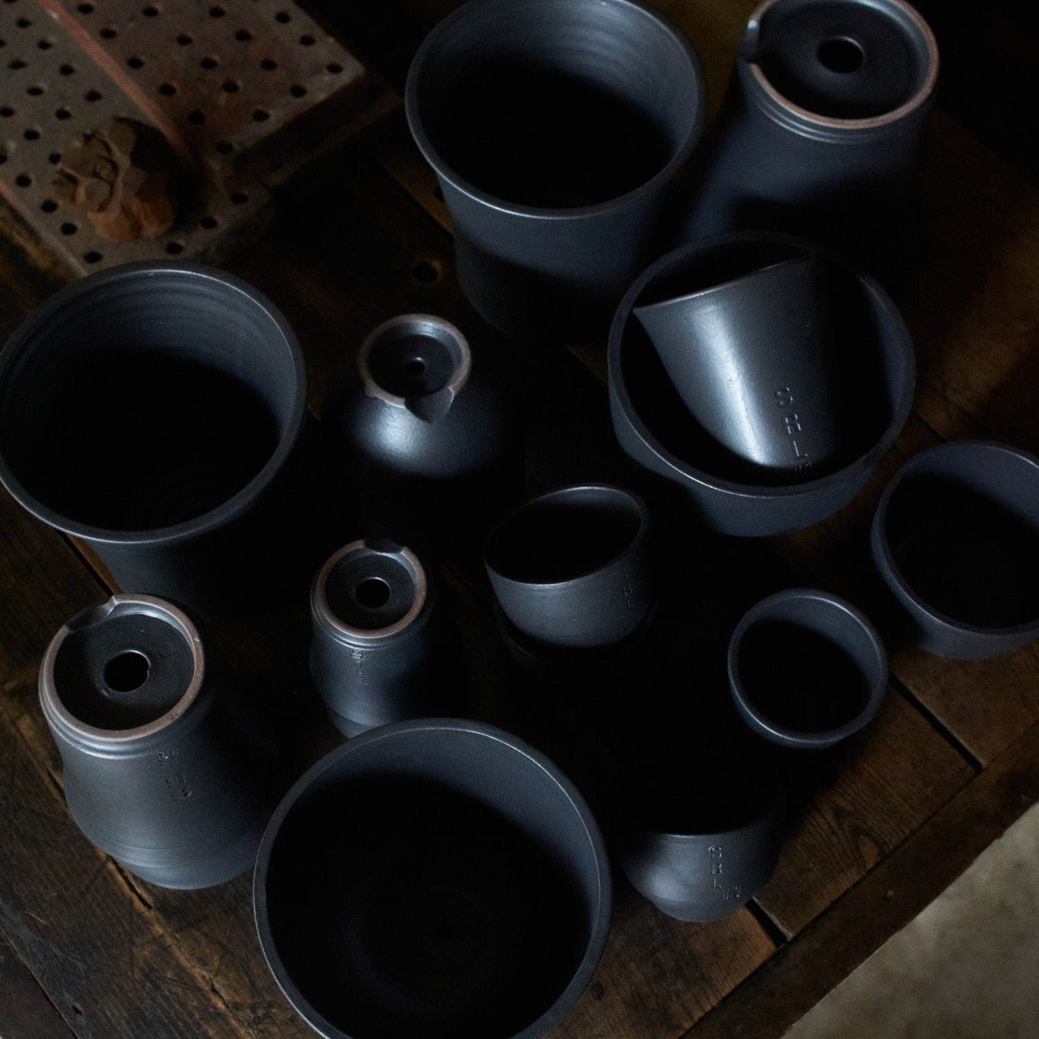 ネイバーフッド「SRL」×丹波の老舗“伝市釜”の別注植木鉢、サボテン