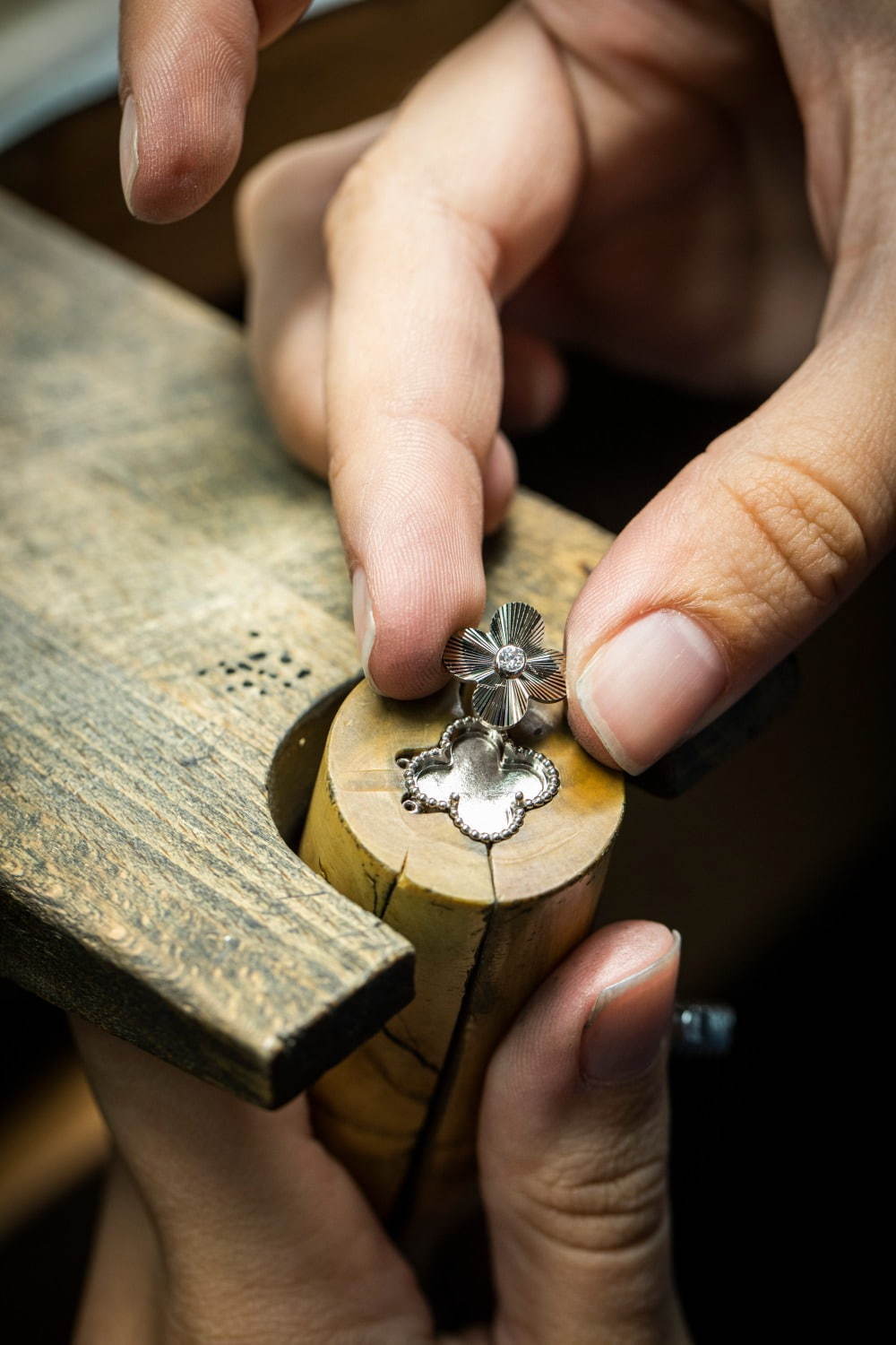 ヴァン クリーフ＆アーペル「アルハンブラ」からクリスマス限定