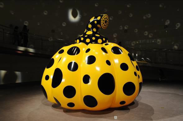 世界初公開！草間彌生の新作「カボチャの精」含む3作品を高松に限定