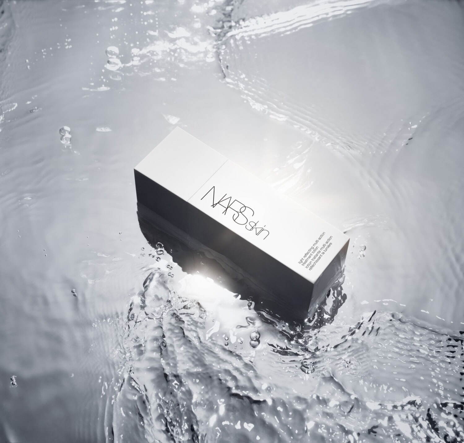 NARSの2022年スキンケア、“光を反射する肌へ”新作ローション＆アイ