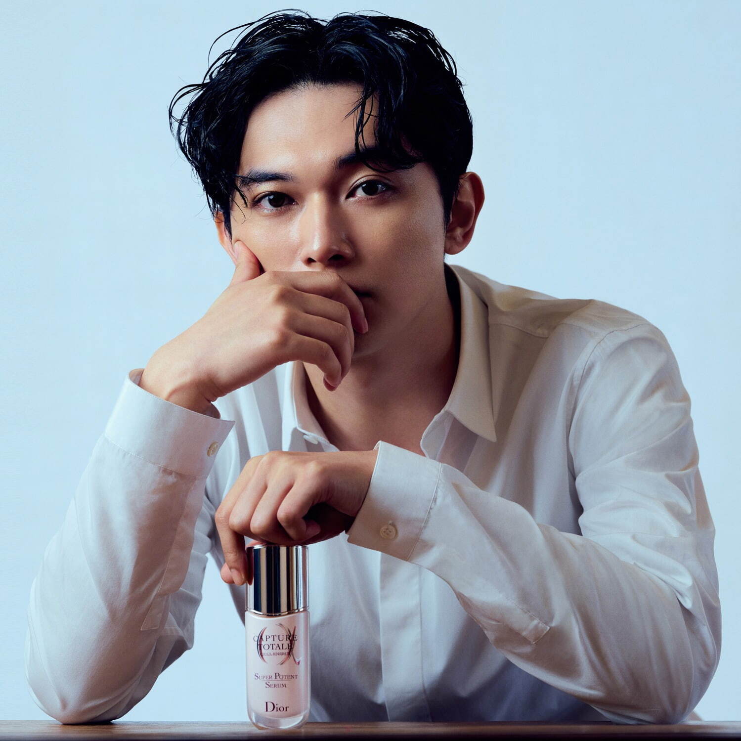 ディオール「カプチュール トータル」の最先端美容液“スーパー セラム