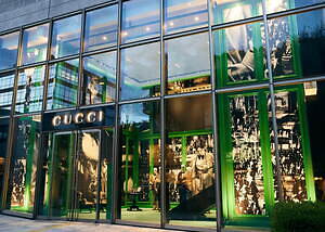 グッチを纏う「志尊淳」の写真展、森山大道撮り下ろし作品を六本木