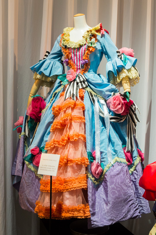 表参道で丸山敬太20周年祭「丸山景観」全集大成展 - ドリカムの衣装