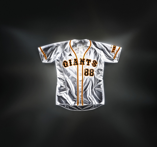 巨人80周年ユニフォーム発表 アディダスが5年かけて開発