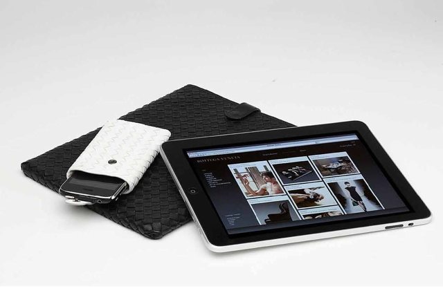 ボッテガ・ヴェネタ、イントレチャートのiPhoneケース発売