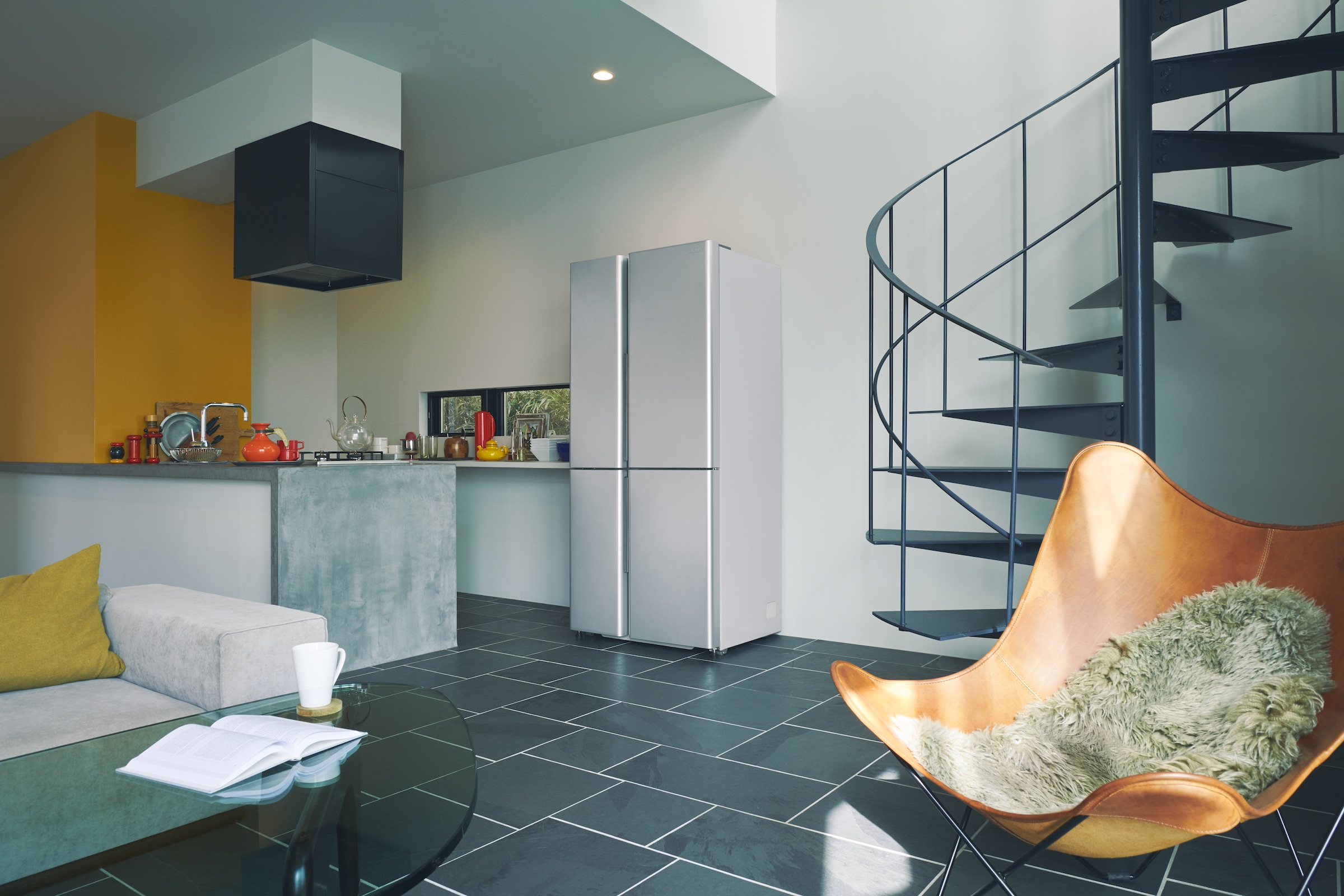 深澤直人がデザイン、アクアの薄型設計冷凍冷蔵庫「TZシリーズ」が3月発売