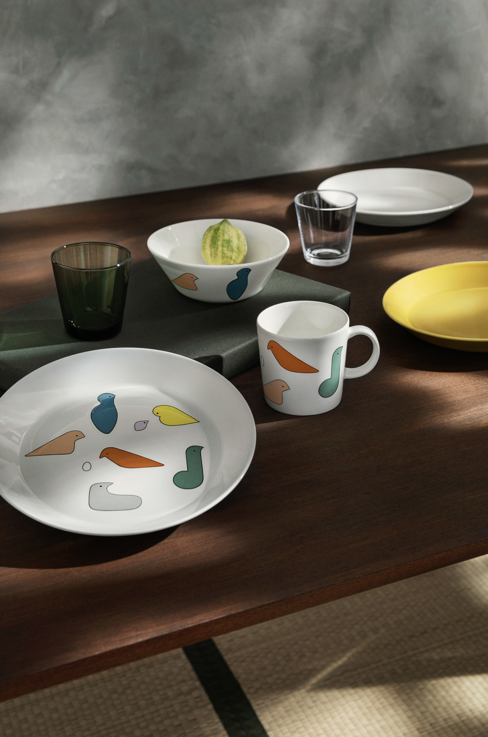 イッタラ×ミナ ペルホネン、皆川明による鳥のモチーフをあしらった