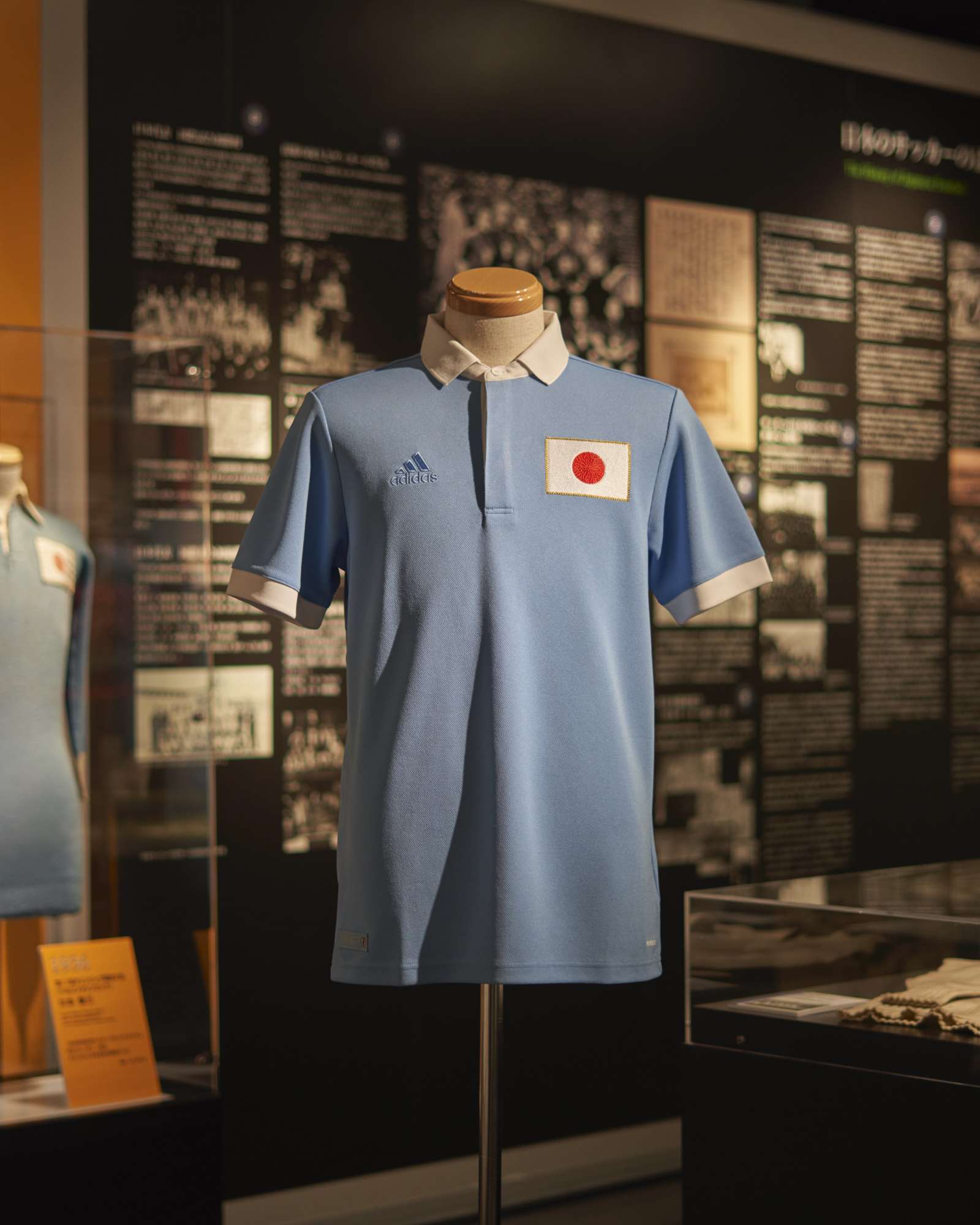 アディダスがサッカー日本代表100周年記念ユニフォーム発売、1930年代
