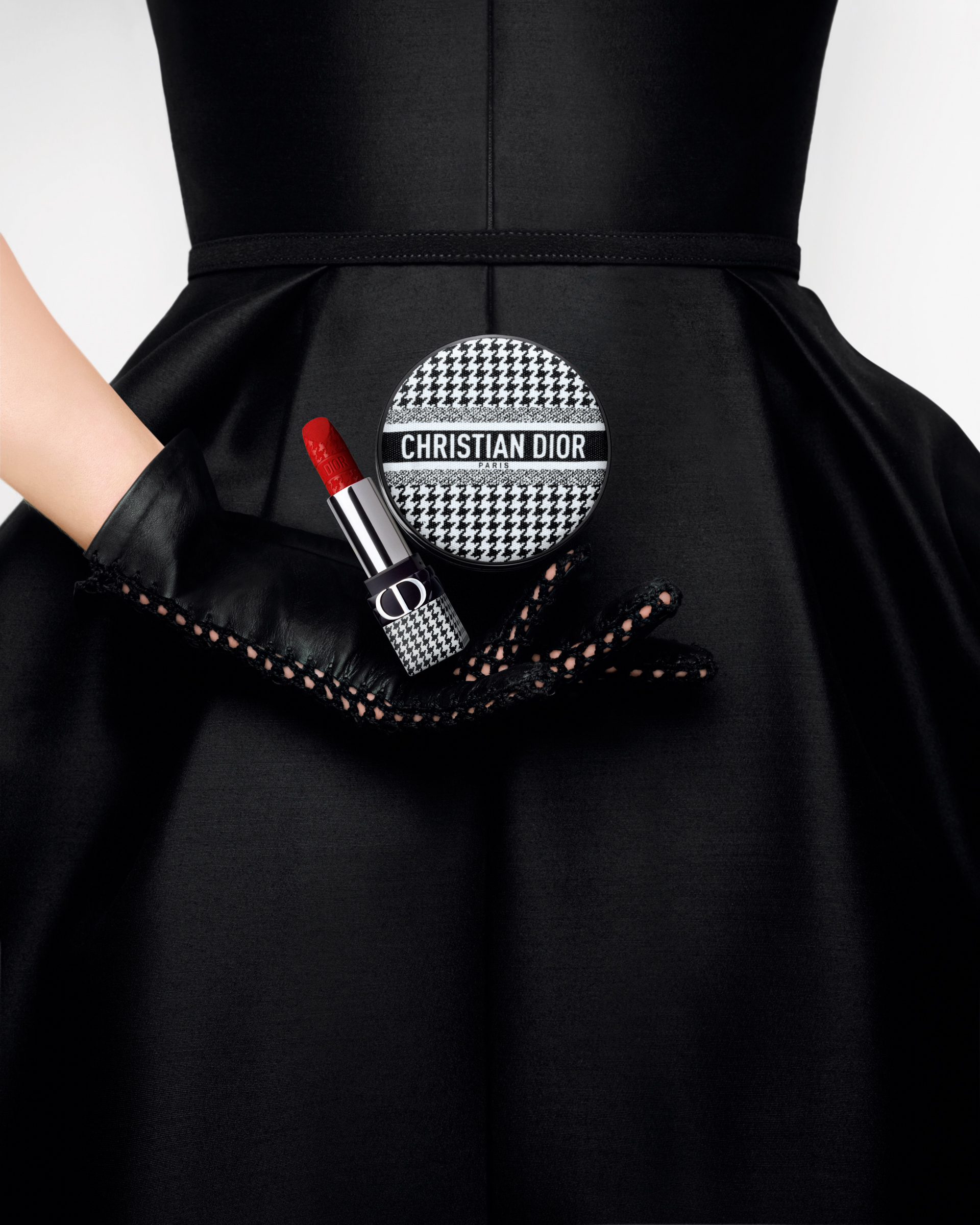 ディオール」がバックステージから着想したアイ シートマスク セットを