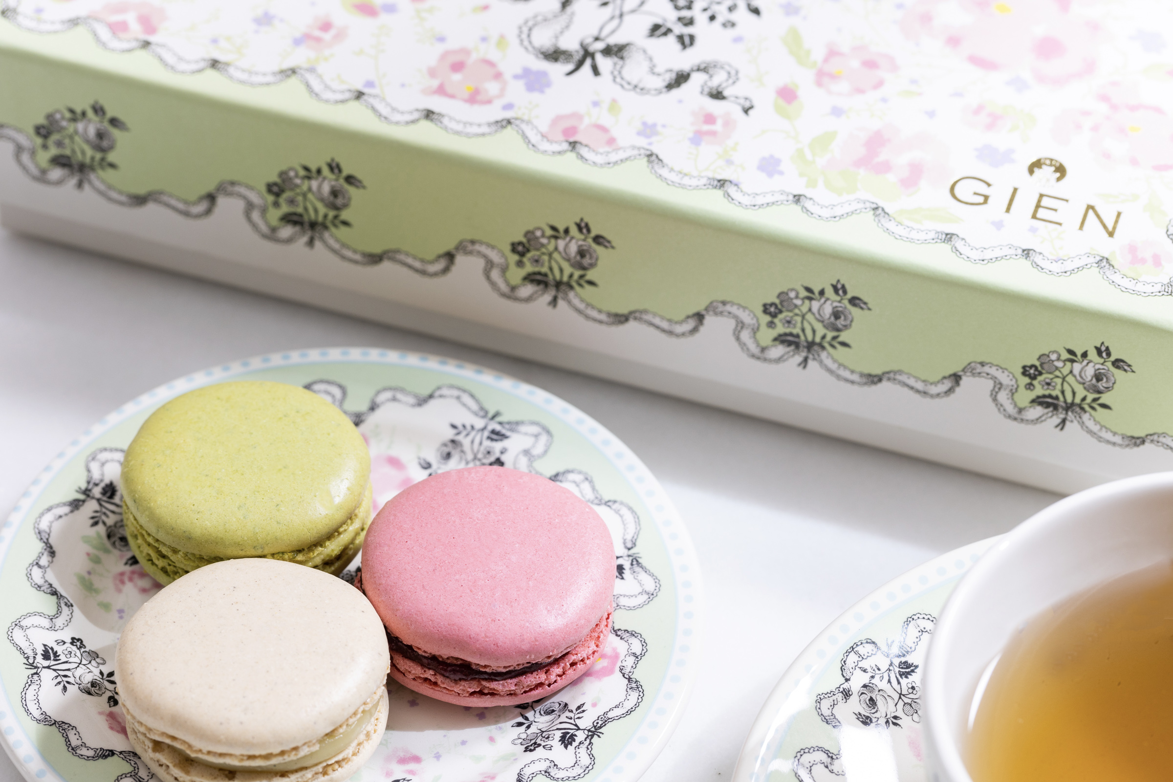 ラデュレ×ジアン、ポンパドゥール夫人にオマージュを捧げた