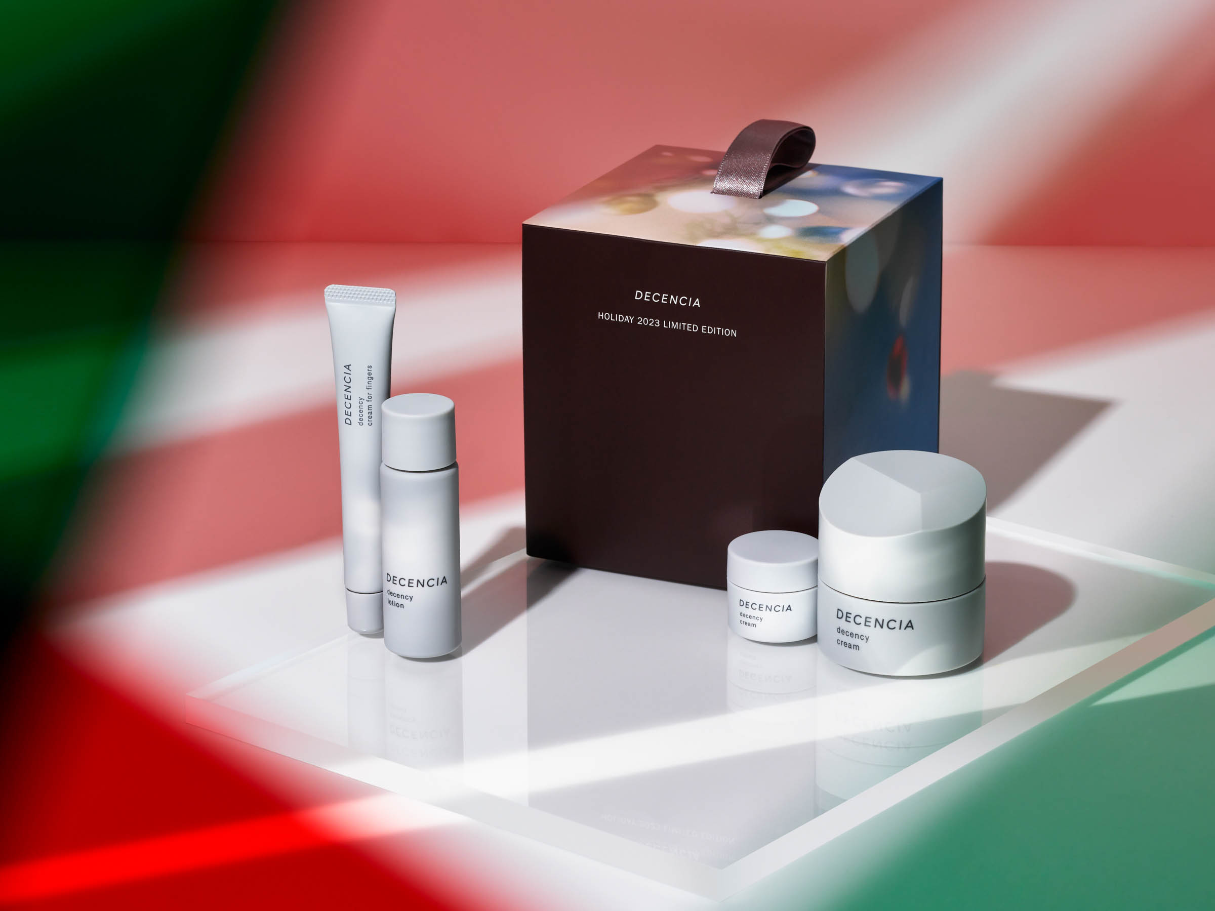 2023年クリスマスコフレ】ディセンシア：最高峰ラインのスキンケアと