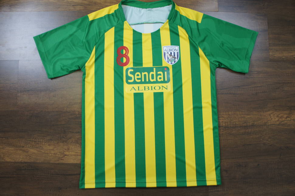 ウェスト・ブロムウィッチ・アルビオンのシャツに似たフットサルチーム