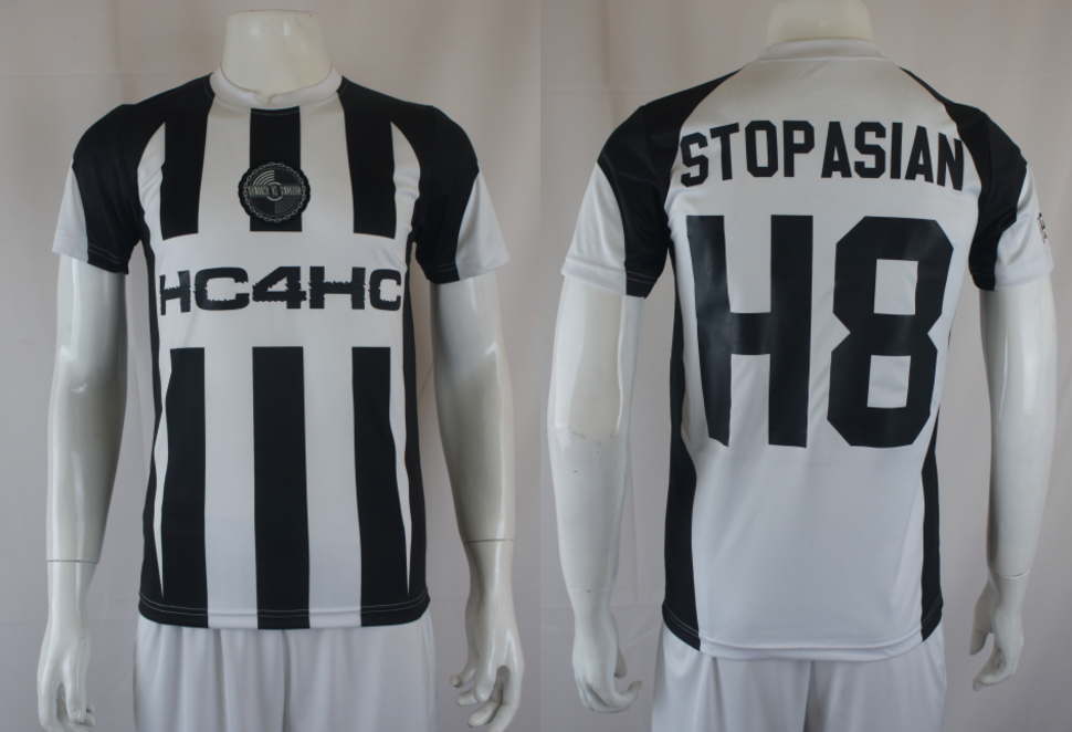 ユベントス、ニューキャッスルの様な白黒縦縞サッカーユニフォームの