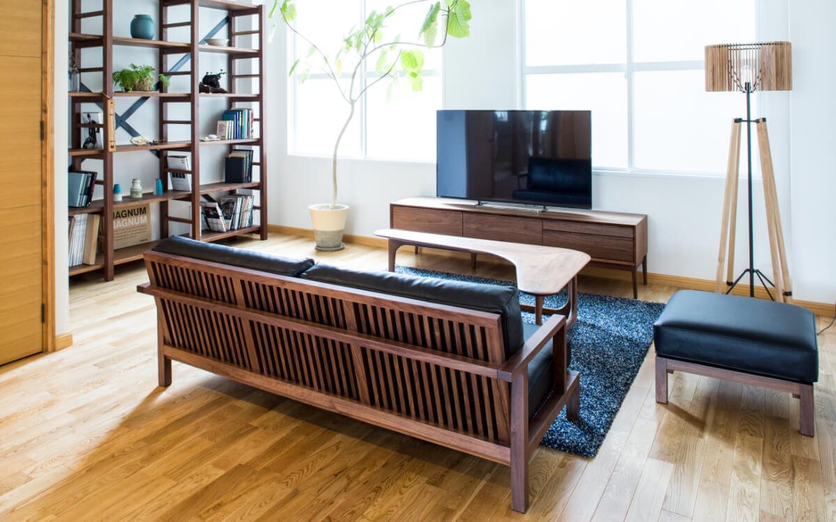 ウォールナット無垢材木フレームの格子の美しいデザインソファ