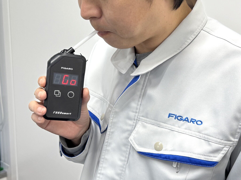 アルコールチェッカーの使い方と日常点検を解説！義務化についてご存知