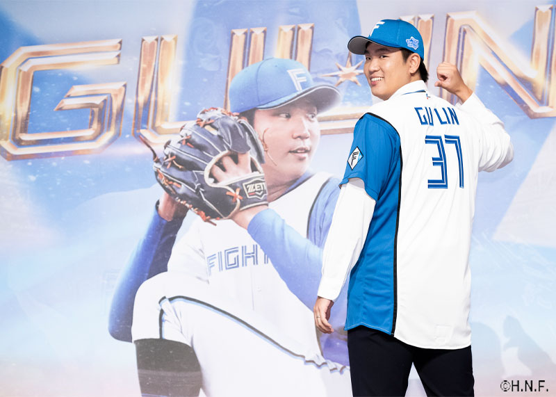 台湾で古林睿煬投手が入団会見 背番号は37 | 北海道日本ハムファイターズ