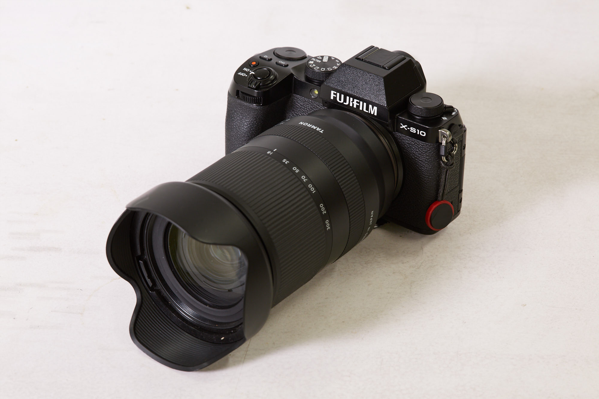 登山に最適 超絶便利ズーム【TAMRON】18-300mm F3.5-6.3 Di III-A VC