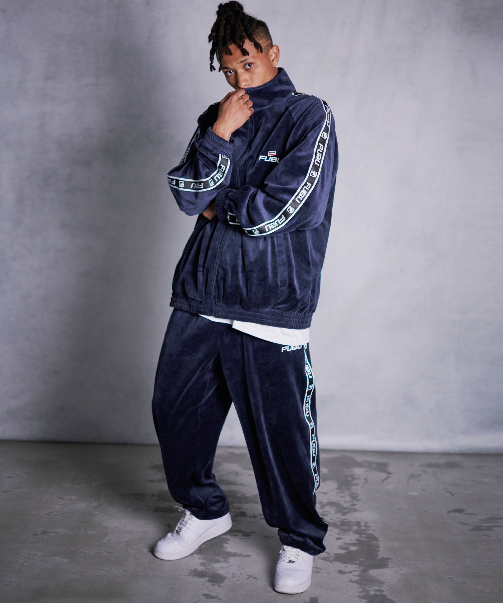 FUBU フブ ボトムス ベロア トラックパンツ イージーパンツ。FUBUは