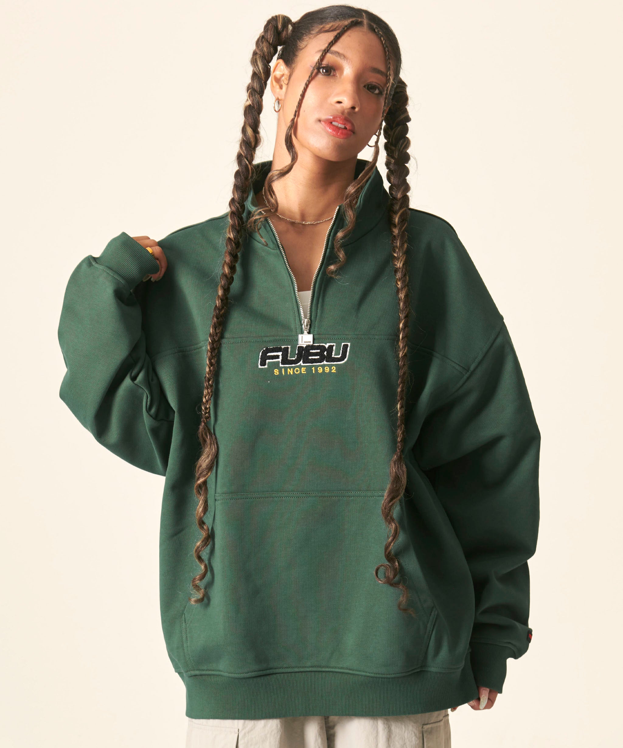 FUBU フブ トップス 裏毛 ハーフジップ スウェット。FUBUはアメリカの