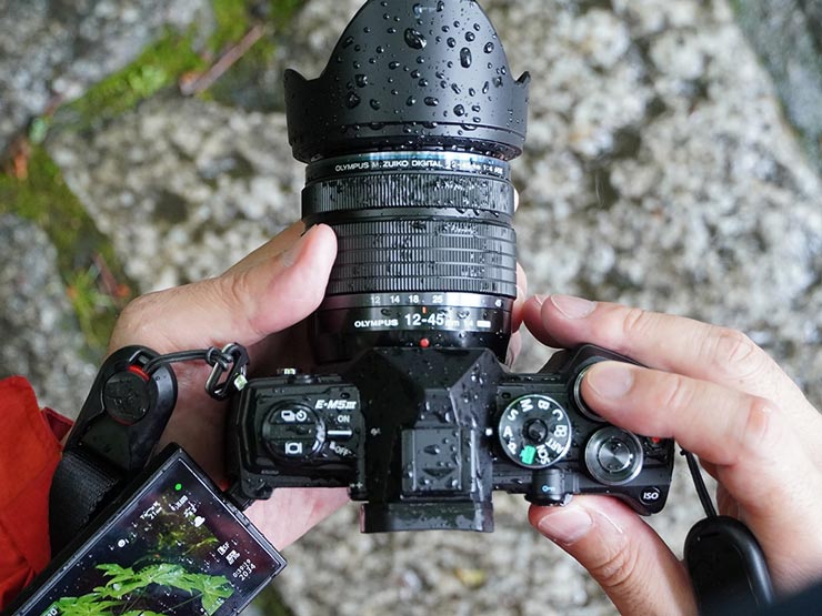 オリンパス OM-D E-M5 Mark III + M.ZUIKO 12-45mm F4.0 PRO 防塵・防