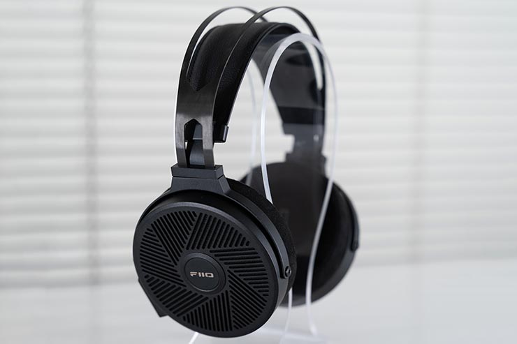 FIIO FT5 レビュー | 透明感と重厚感のあるサウンドへ導く平面磁界