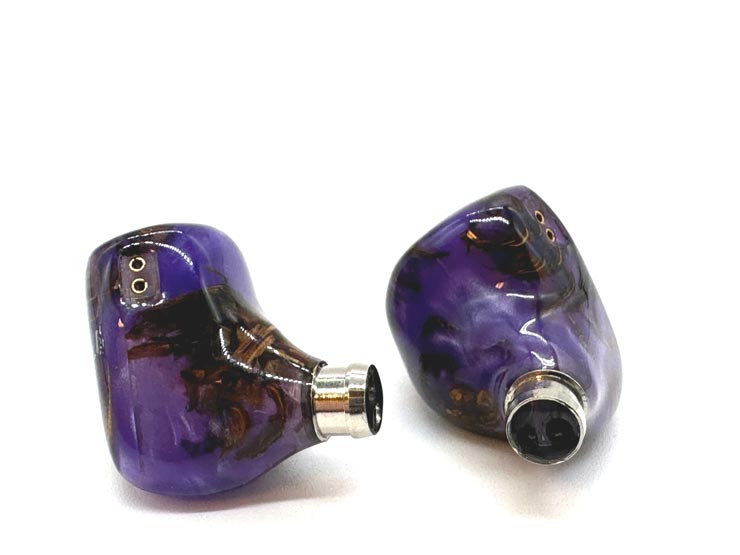 QoA Adonis New レビュー | 迫力・グルーヴ感が楽しめるイヤホン