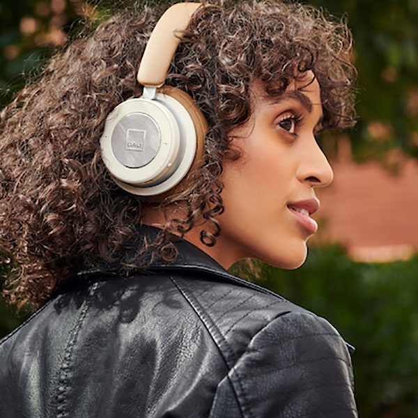 DALI iO6 キャラメルホワイト 買取価格｜フジヤエービック