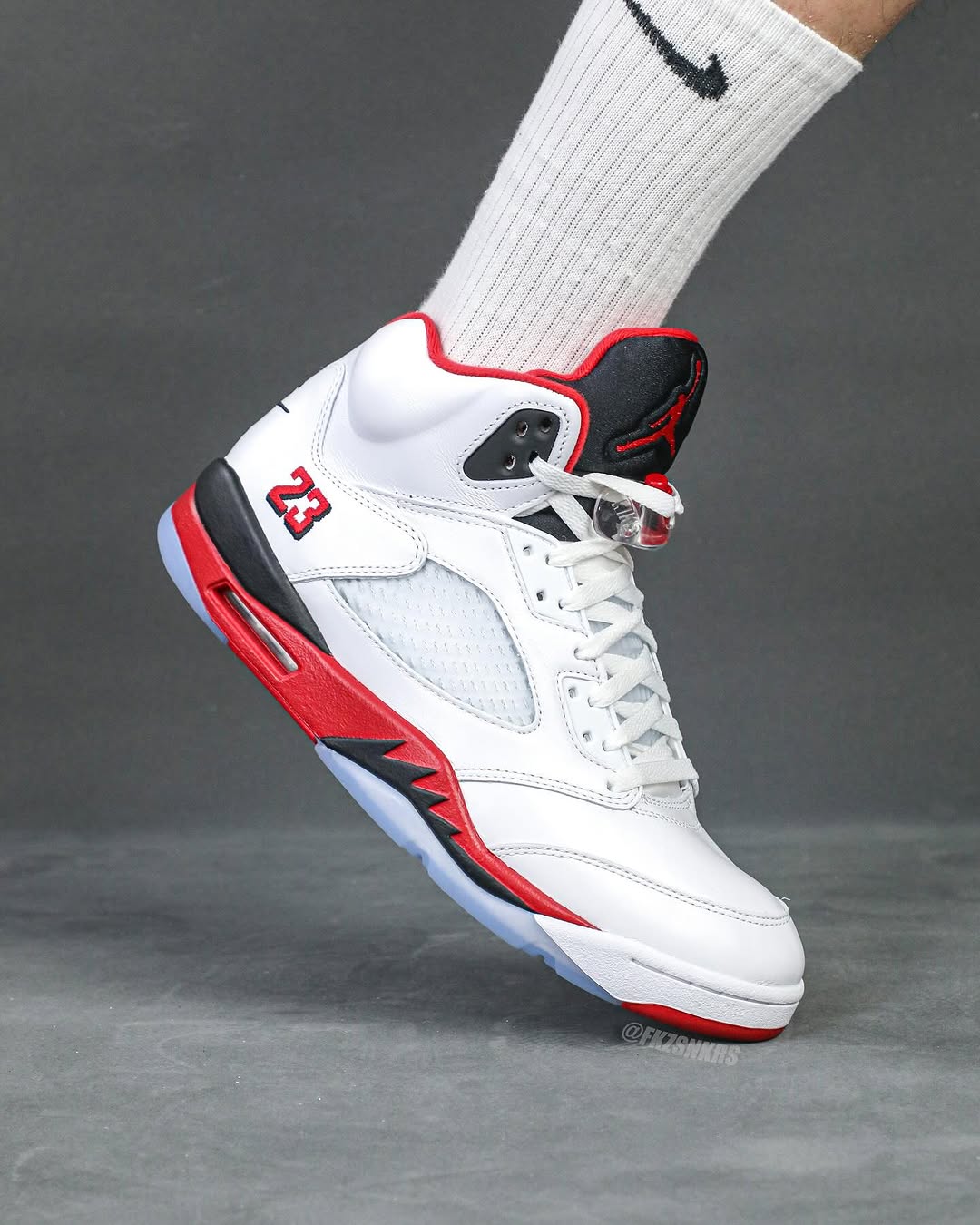 2025年 9/13 発売予定】NIKE AIR JORDAN 5 “Fire Red/Black Tongue