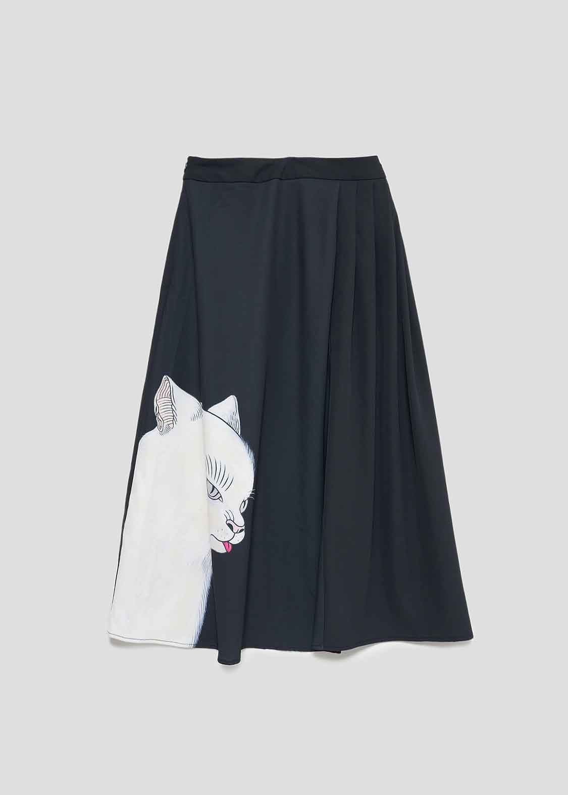 化け猫、妖怪、創造の生き物など、独特な世界観を繰り広げる絵描き